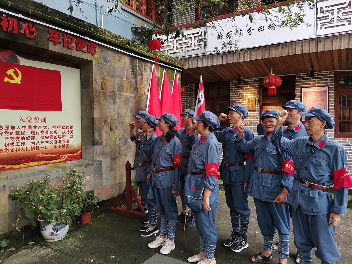 虹潤公司黨支部組織開展“尋找紅色足跡，牢記初心使命”主題黨日活動